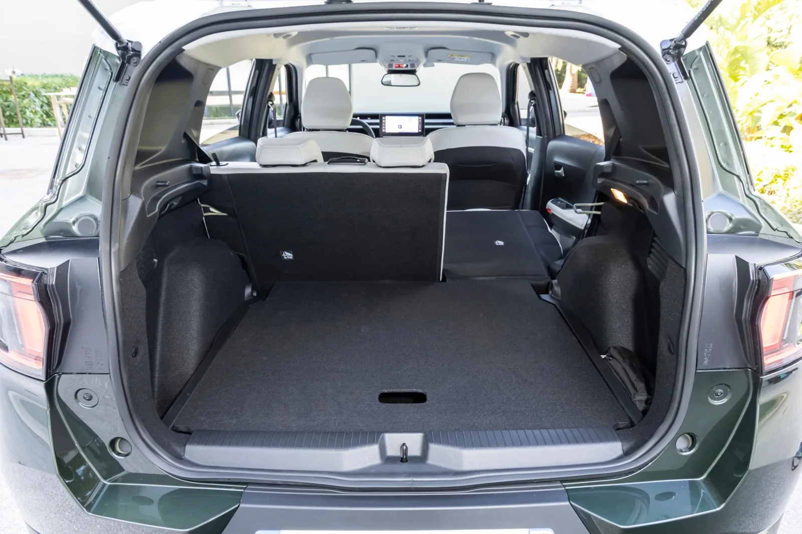 Flexibles Platzangebot und ein praktischer Kofferraum machen dieses Fahrzeug ideal für längere Fahrten oder den Wochenendausflug.