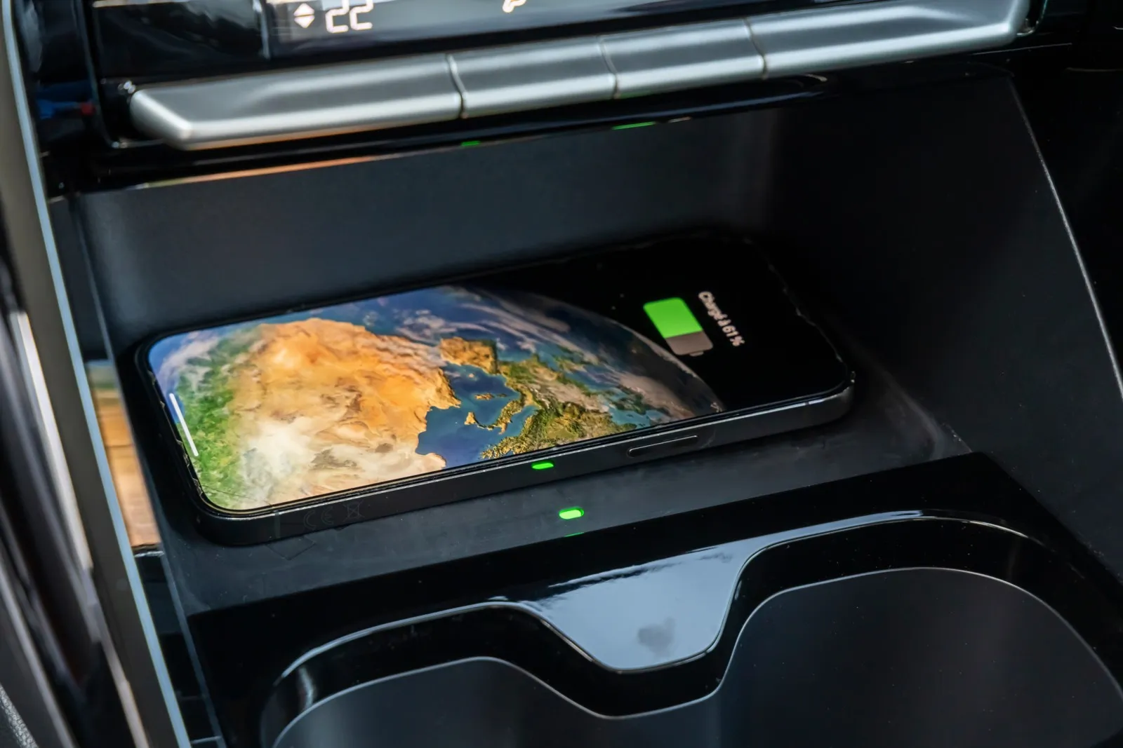 Nahtlose Integration von Smartphone und Navigation machen das Infotainment-System zum perfekten Begleiter für jede Reise