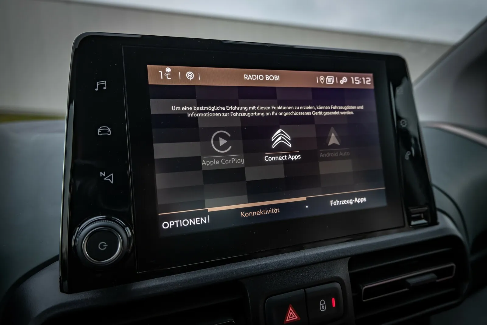 L'appui électronique: Mit dem Connect Nav für maximal 950 Euro Aufpreis (je nach Ausstattung) bieten die Franzosen ein umfassendes Infotainment mit nicht immer perfekter Sprachsteuerung.