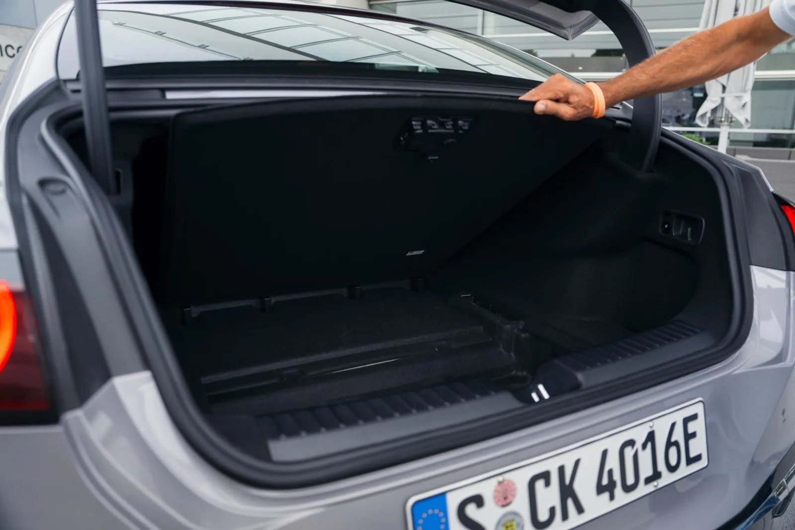 Der Kofferraum des Mercedes C 400 4Matic hat ein Volumen von 470 Litern.