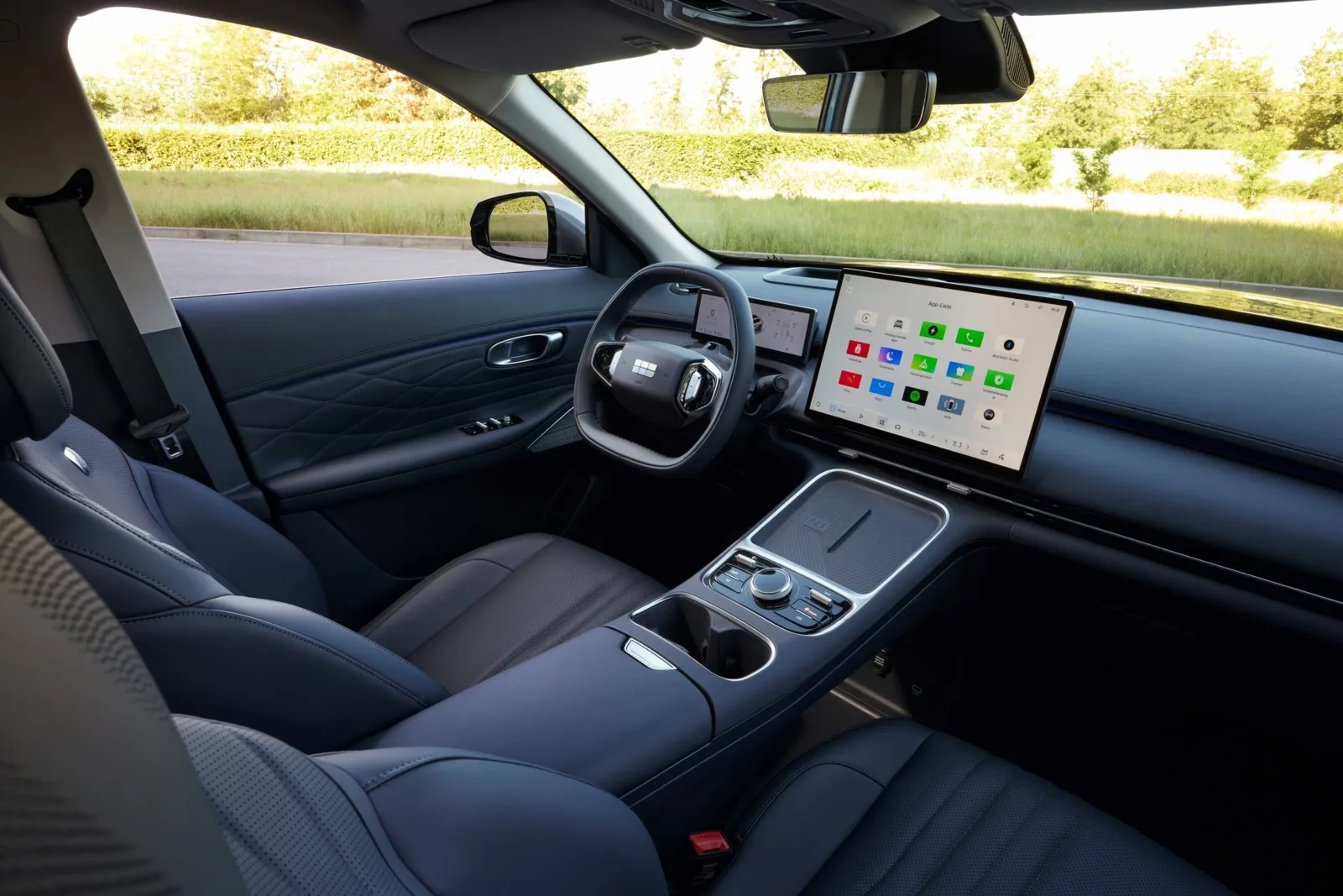 Im Starray EM-i haben die Designer die Mittelkonsole im Vergleich zum elektrischen E5 etwas anders gestaltet.
