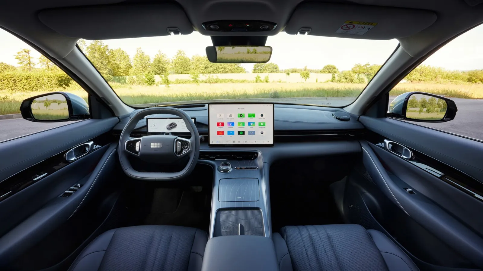 Displays und Lenkrad sind bei Geely E5 und Starray mehr oder weniger identisch. Die Mittelkonsole macht den Unterschied.