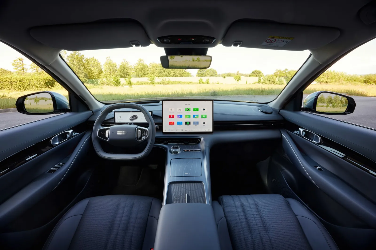 Displays und Lenkrad sind bei Geely E5 und Starray mehr oder weniger identisch. Die Mittelkonsole macht den Unterschied.