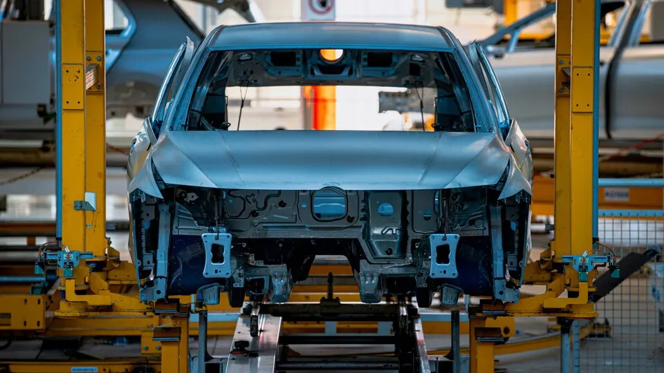 Qualitätsprobleme, Verzögerungen bei der Software und unzureichende Ladeinfrastruktur in vielen Märkten haben das E-Auto-Portfolio von VW ins Stocken geraten.