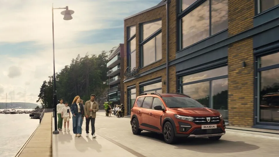 Sieben Sitzplätze oder 1.800 Liter Kofferraumvolumen: Der Dacia Jogger bringt viel Platz für wenig Geld.
