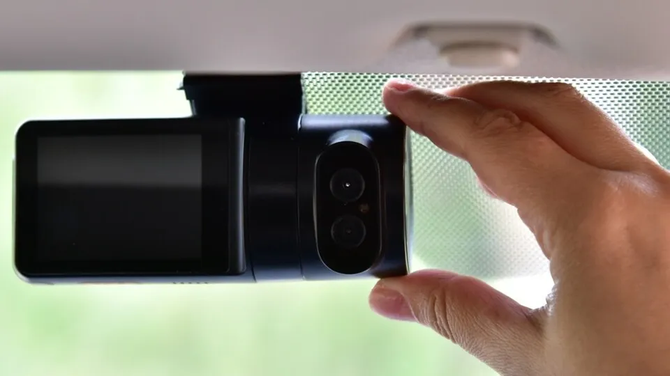 Die HD-Dashcam Cam 50 ist zentraler Baustein der Video-Telematik-Lösung Webfleet Video.