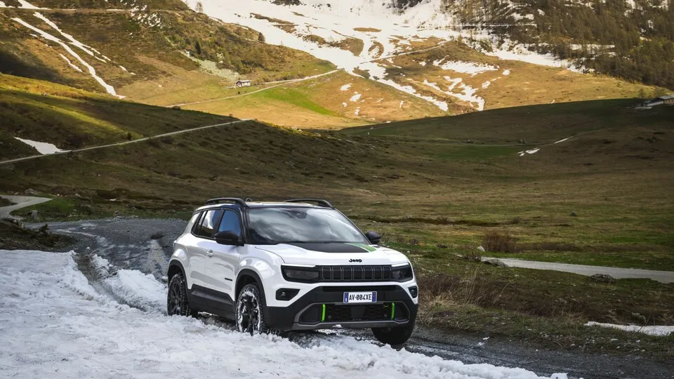 Der etwas kleinere Jeep, der Avenger, bekommt einen Allradantrieb.