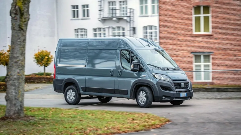 Der Ducato der achten Generation kommt unter anderem mit einer EPAS-Lenkung, die das Manövrieren wirkungsvoll vereinfacht.