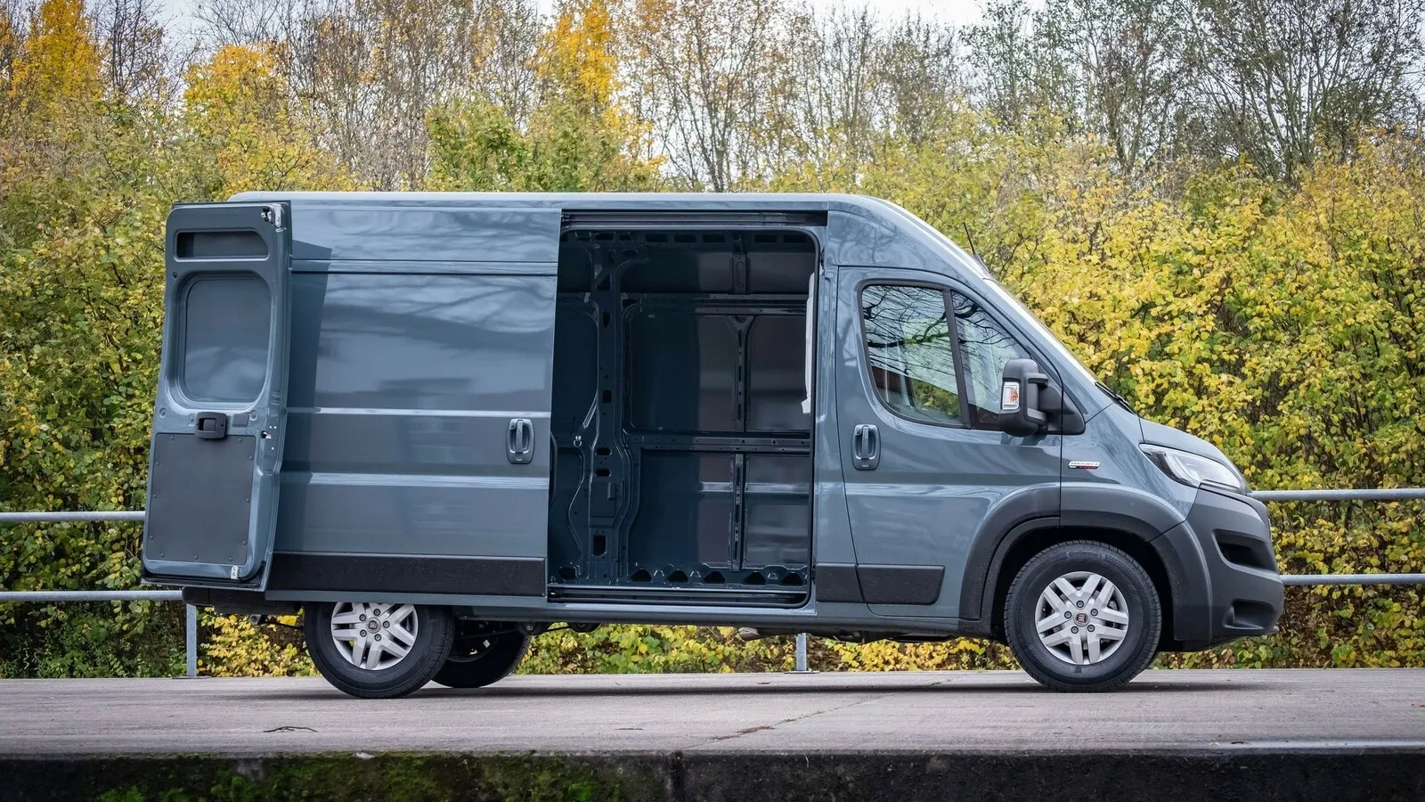 Mit großer seitlicher Schiebetür ist der Ducato leicht zu beladen. Drei Längen und vier Höhen ermöglichen viel Variabilität.