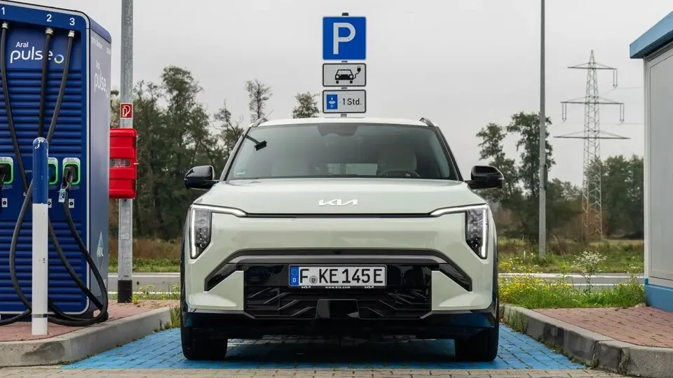 Europa steigert den Absatz elektrifizierter Fahrzeuge deutlich und gewinnt Marktanteile.