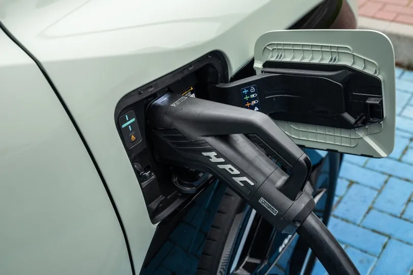Elektroautos erreichen in Europa einen neuen Marktanteil von über 21 Prozent.