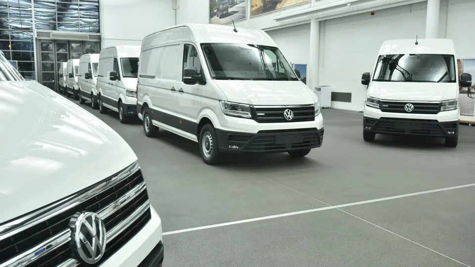 VW Crafter: Auf ihn warten Kunden nun im Schnitt zwölf Monate. Der e-Crafter kann aktuell gar nicht mehr bestellt werden.