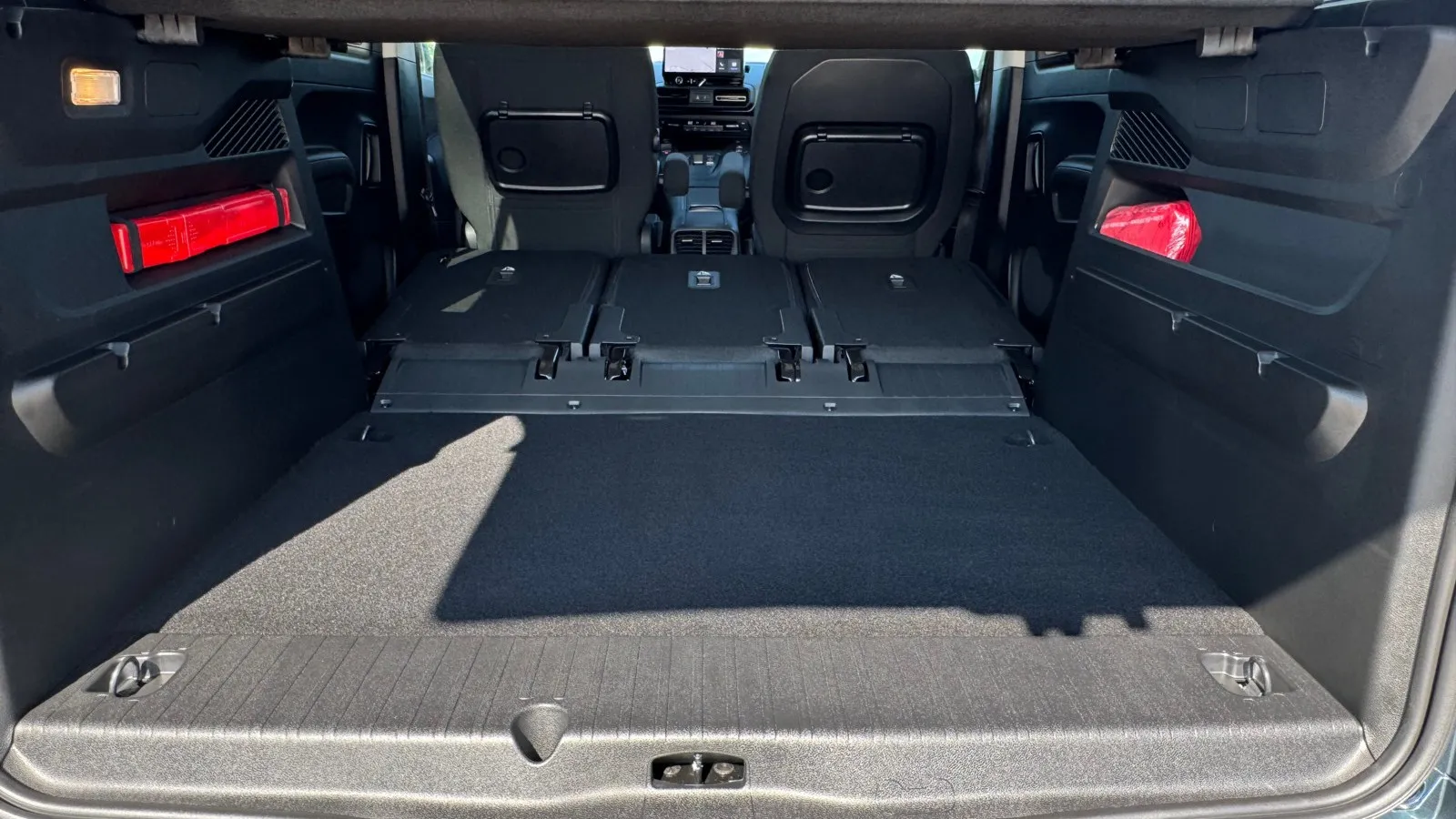 Der bis zu 3.000 Liter große Laderaum des Fiat Qubo L ist bei umgeklappten Rücksitzen nahezu eben.