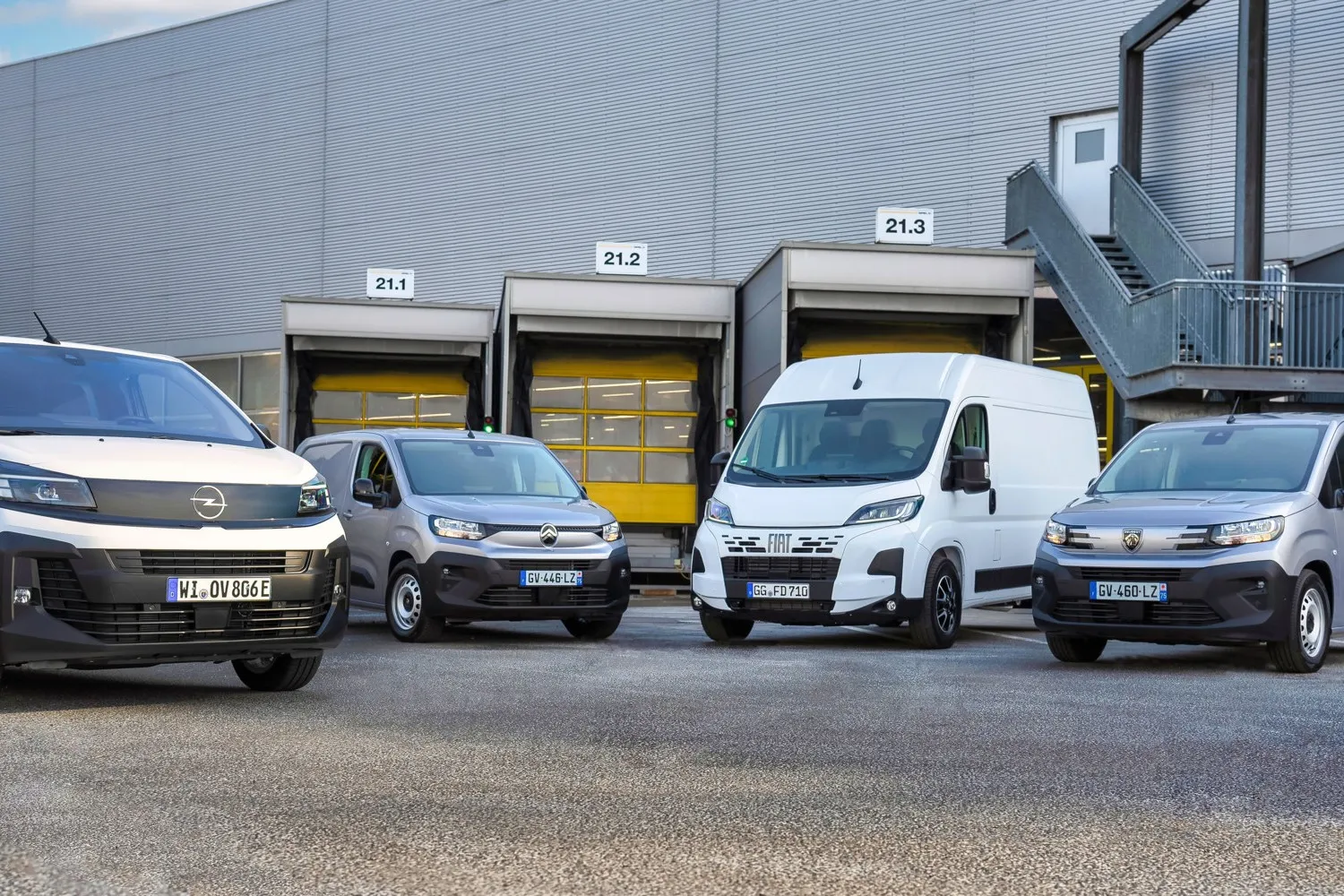 Klein, mittel, groß: Stellantis hat gebündelt seine neue Transporter-Flotte für vier Marken vorgestellt.