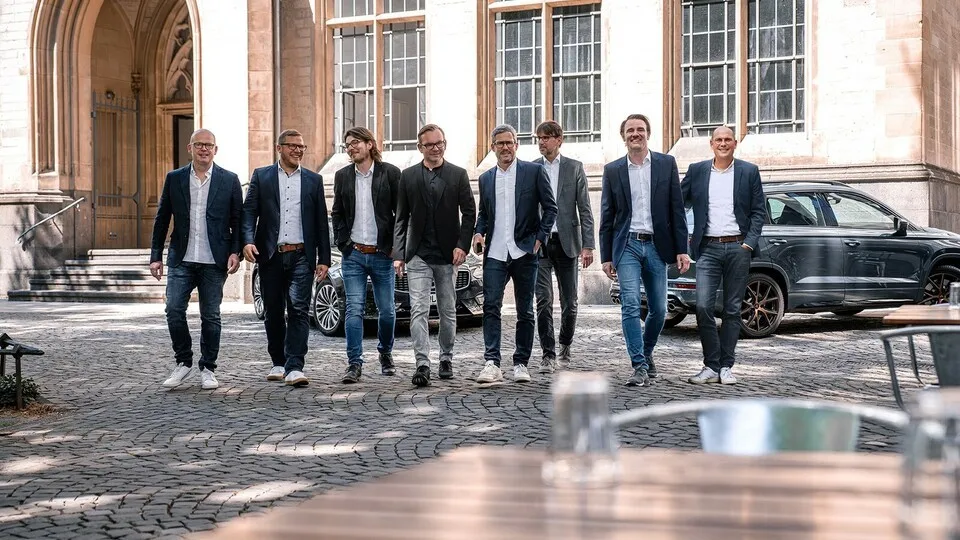 Fleetpool-Führungsteam (von links): Christian Reuther (COO), Niels Reimann (CMO), Colin Gentele (CTO), Alexander Kaiser (COO), Gert Schaub (CEO), Mike Tassner (CPO), Oliver Zeumer (CSO), Uli Wurth (CFO).