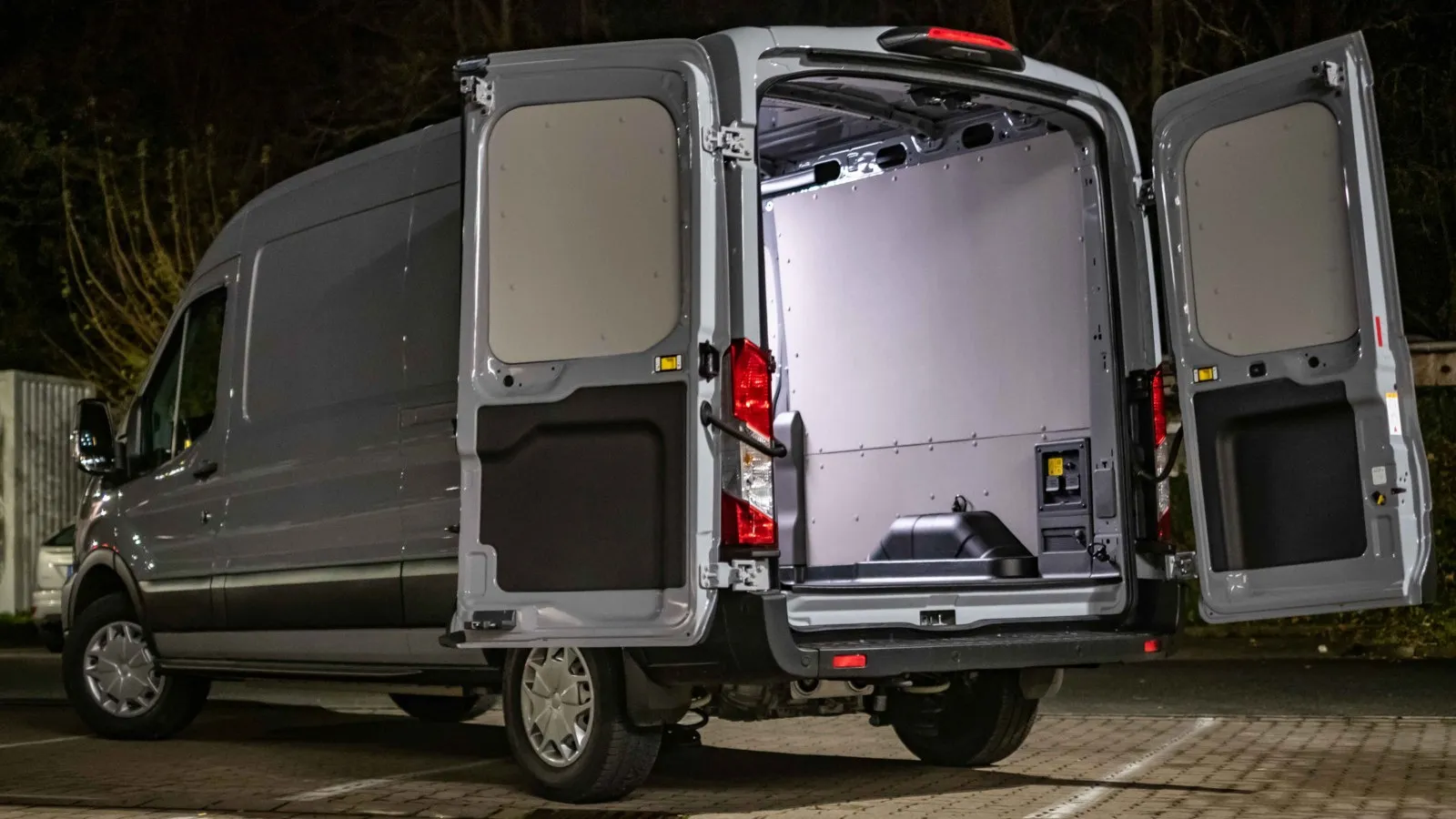 Mehr als 15 Kubikmeter finden im E-Transit maximal Platz. Unser L3H2 fasst immerhin elf Kubikmeter.