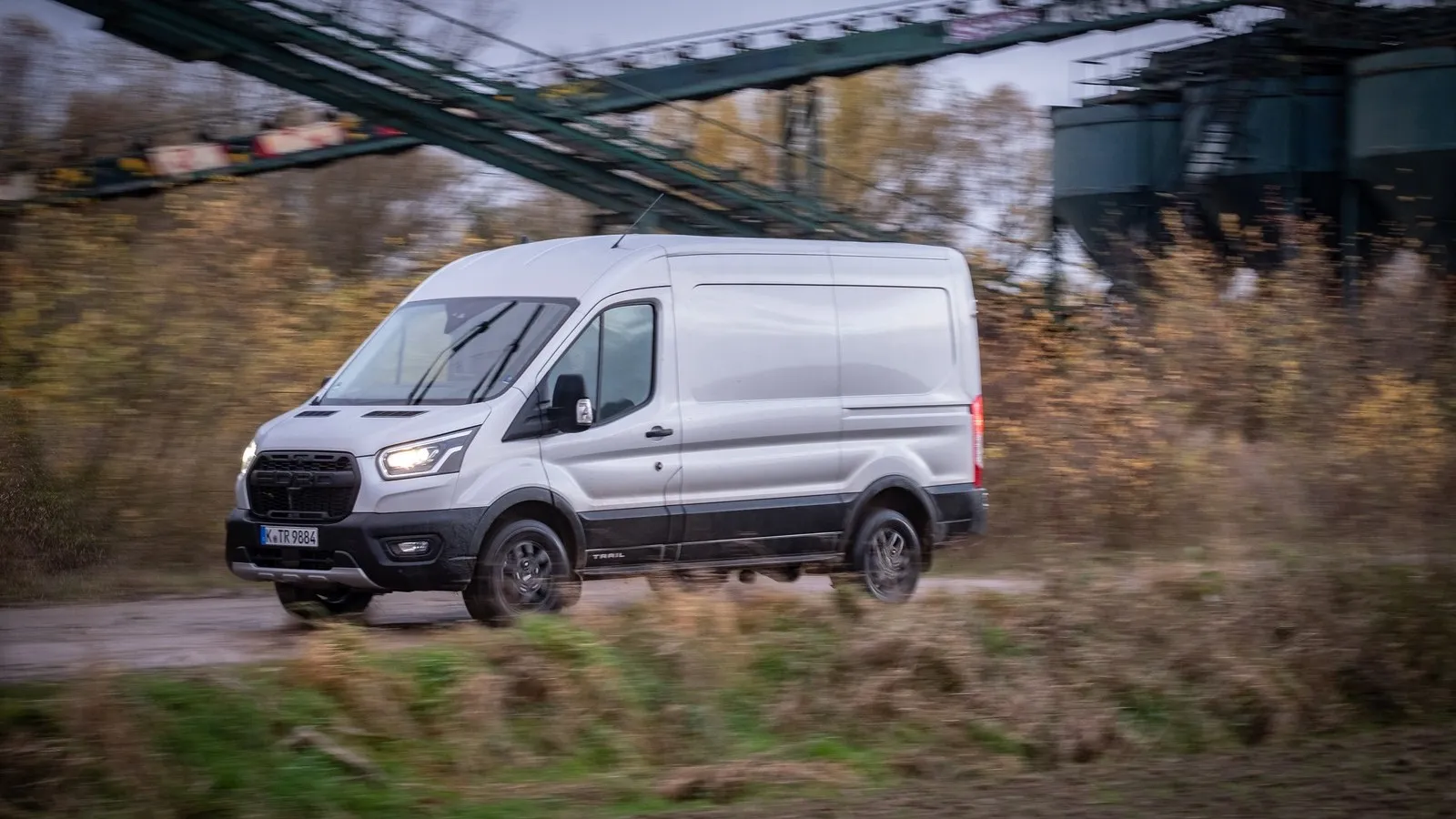 Paketdienst in Sibirien?: Der Transit Trail 4x4 ist für Einsatzgebiete geschaffen, die sich rein mit der Vorderachse nicht bewältigen lassen.