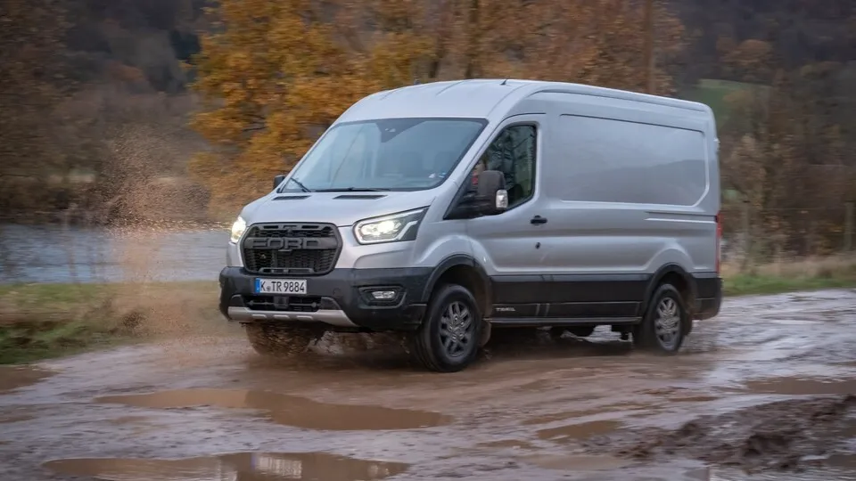 Ford Transit Trail 4x4: Vierbeiner mit Sicherheitsleine