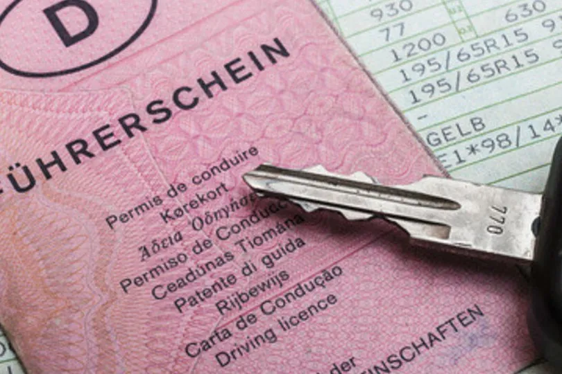 Wenn bei Rauschmittelsündern kein Führerschein vorhanden ist, dürfen kommunale Behörden das Führen von fahrerlaubnisfreien Fahrzeugen trotzdem nicht untersagen