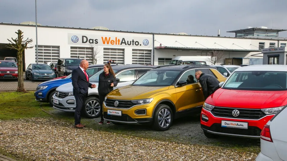 Die Preise für gebrauchte Autos sind infolge von Lieferverzögerung in diesem Jahr stark gestiegen.