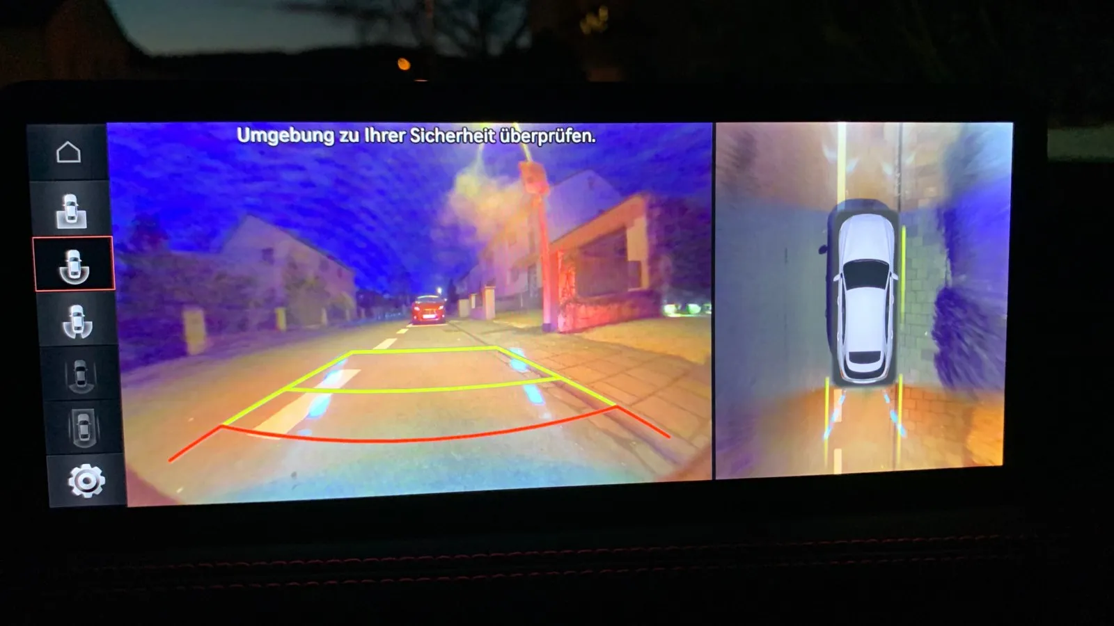 Das gilt auch bei Nacht. Hierzu leuchten LEDs um das Auto herum die Umgebung aus.