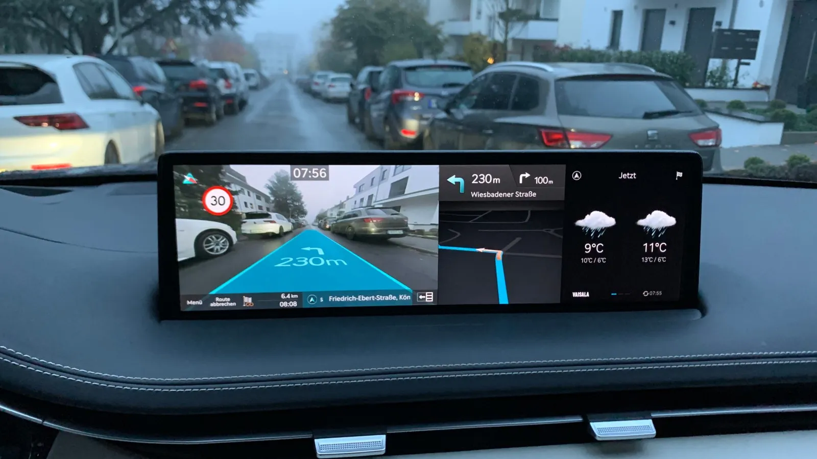 Navigationsanweisungen lassen sich zudem auch in einer Augmented Reality anzeigen.