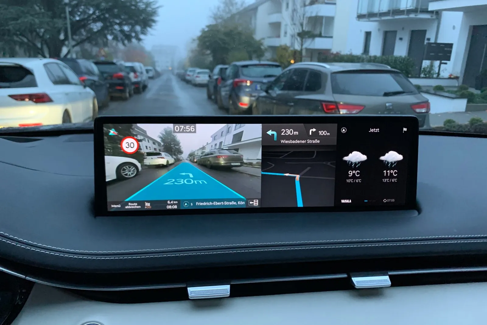 Navigationsanweisungen lassen sich zudem auch in einer Augmented Reality anzeigen.