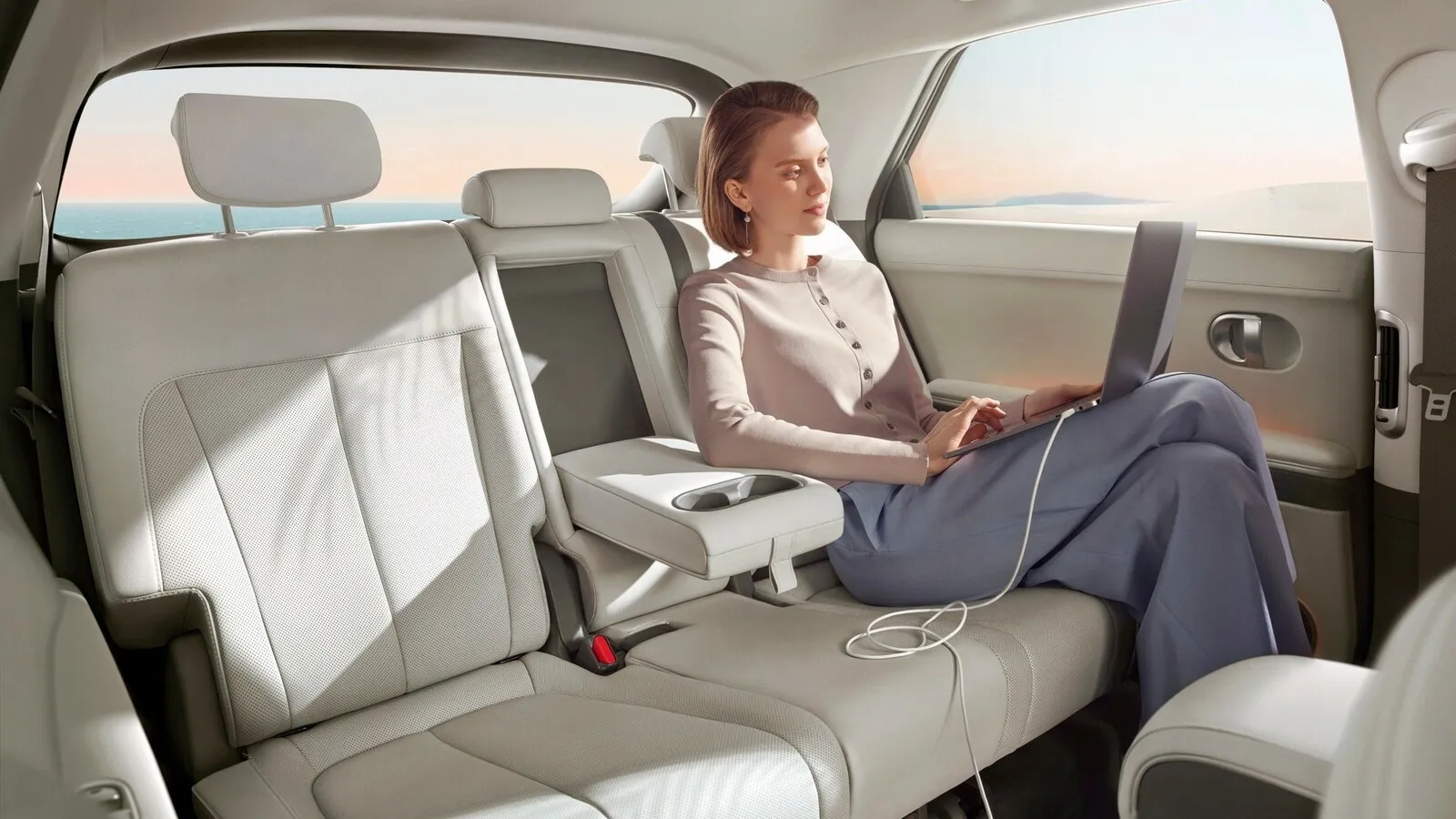 Auch die Fondgäste genießen im Ioniq 5 eine entspannte Sitzposition.