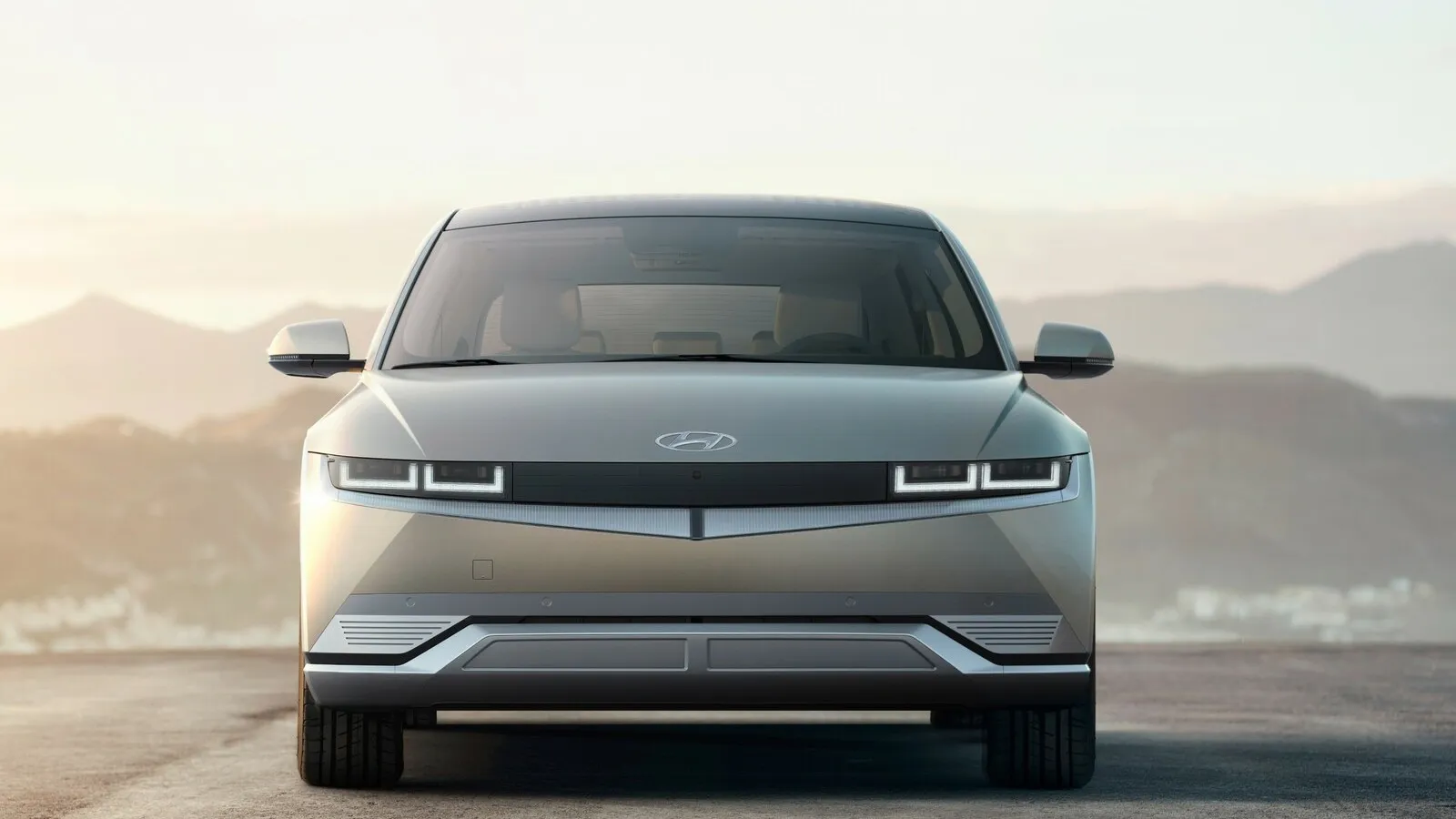 Auf Luftöffnungen verzichtet die sehr klar gezeichnete Front des Ioniq 5.