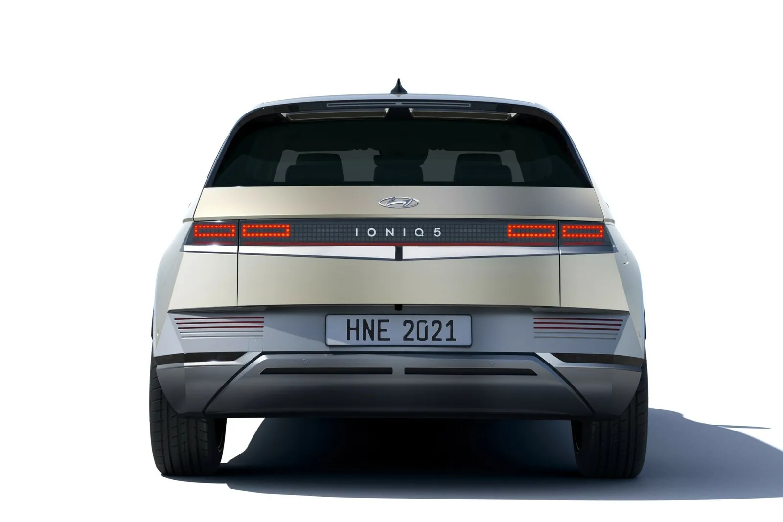 Die Lichtgrafik am Heck des Hyundai Ioniq 5 nimmt das Rechteck-Thema der LED-Tagfahrleuchten auf.