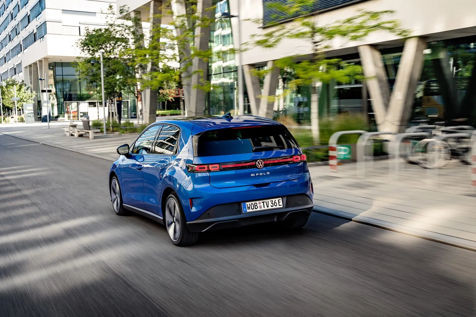 Im urbanen Umfeld fühlt sich der kompakte Elektro-Polo besonders wohl.