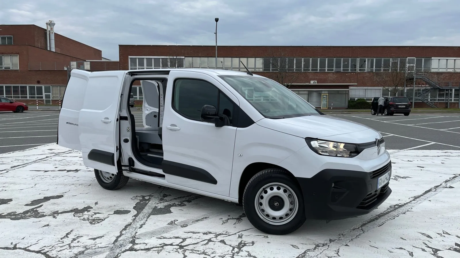 Der e-Berlingo ist der elektrische Kompaktvan mit Citroen-Logo.