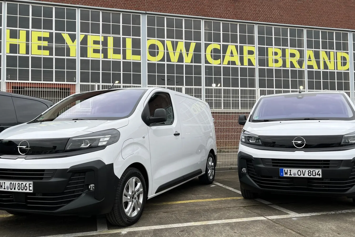 Der Opel Vivaro Electric und Vivaro als Diesel.