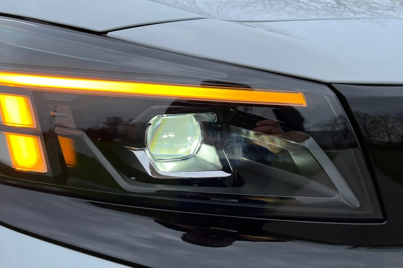 Die Opel-Front hat bei den Stellantis-Mid-Size-Vans die auffälligste Designsprache dank des soganannten Vizor aus der Opel-Designsprache.