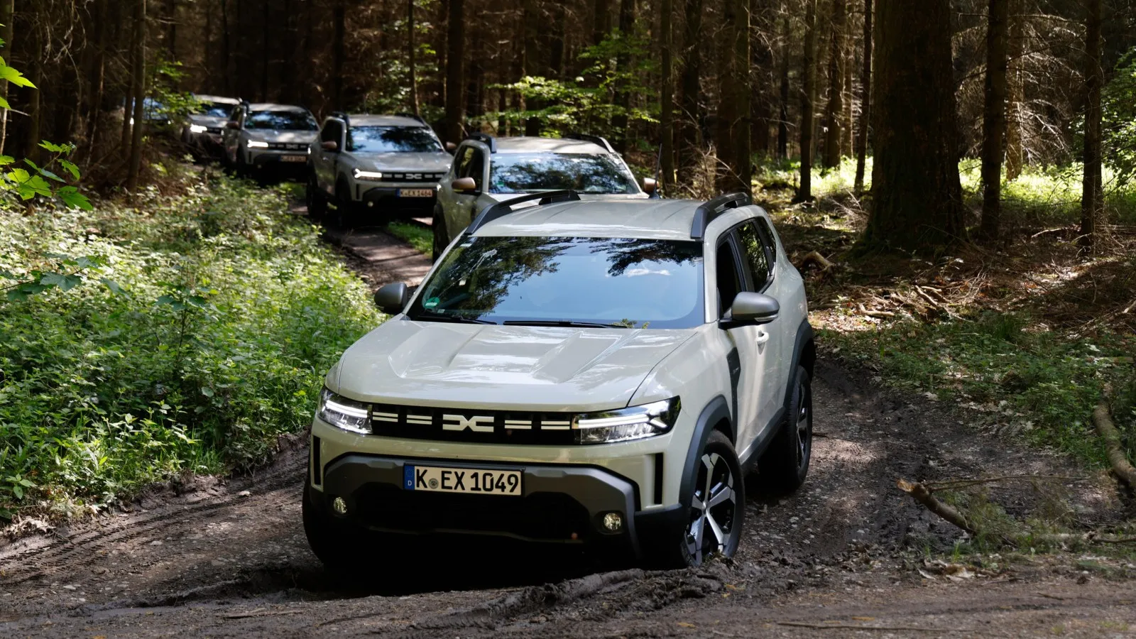 Eigentlich ging es auch um den neuen Dacia Duster, der deutlich hoch wertiger und attraktiver in den Markt kommt. Auch abseits befestigter Straßen.