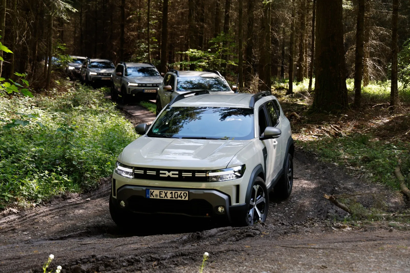 Eigentlich ging es auch um den neuen Dacia Duster, der deutlich hoch wertiger und attraktiver in den Markt kommt. Auch abseits befestigter Straßen.