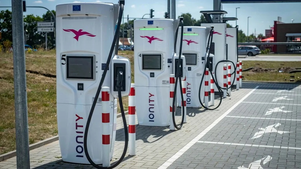Die Elektrifizierung ist nach Analyse von Dataforce der Hauptgrund für die Reduktion des CO2-Ausstoßes zugelassener Fahrzeuge.
