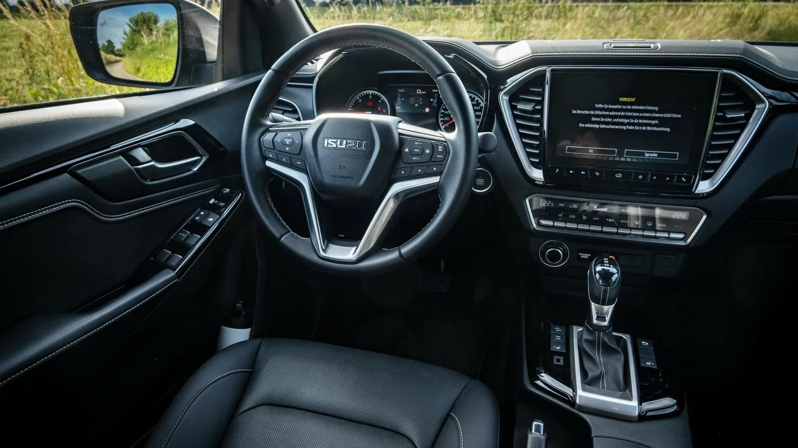 Noblesse: Vom Bänker bis zum Tischler fühlt sich wohl jeder frische gebackene Besitzer in seinem D-Max wohl – wenn nur das haperige Infotainment mit seinen DAB-Abbrüchen nicht wäre.