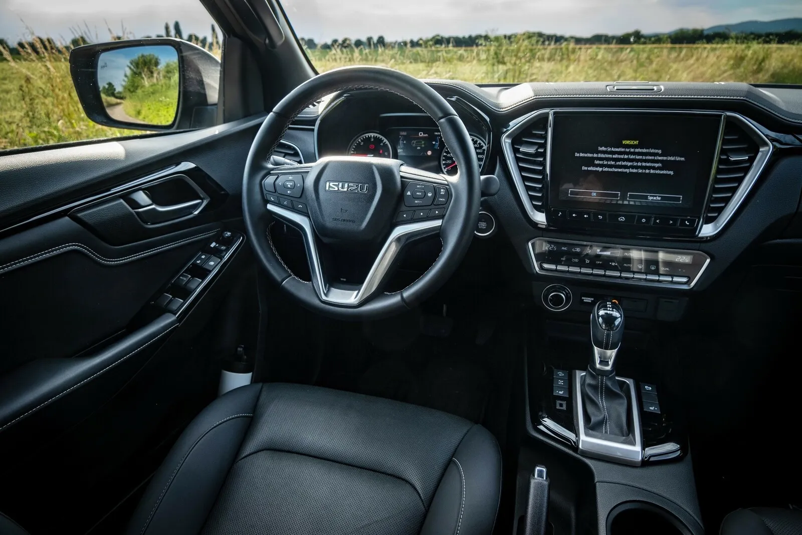 Noblesse: Vom Bänker bis zum Tischler fühlt sich wohl jeder frische gebackene Besitzer in seinem D-Max wohl – wenn nur das haperige Infotainment mit seinen DAB-Abbrüchen nicht wäre.