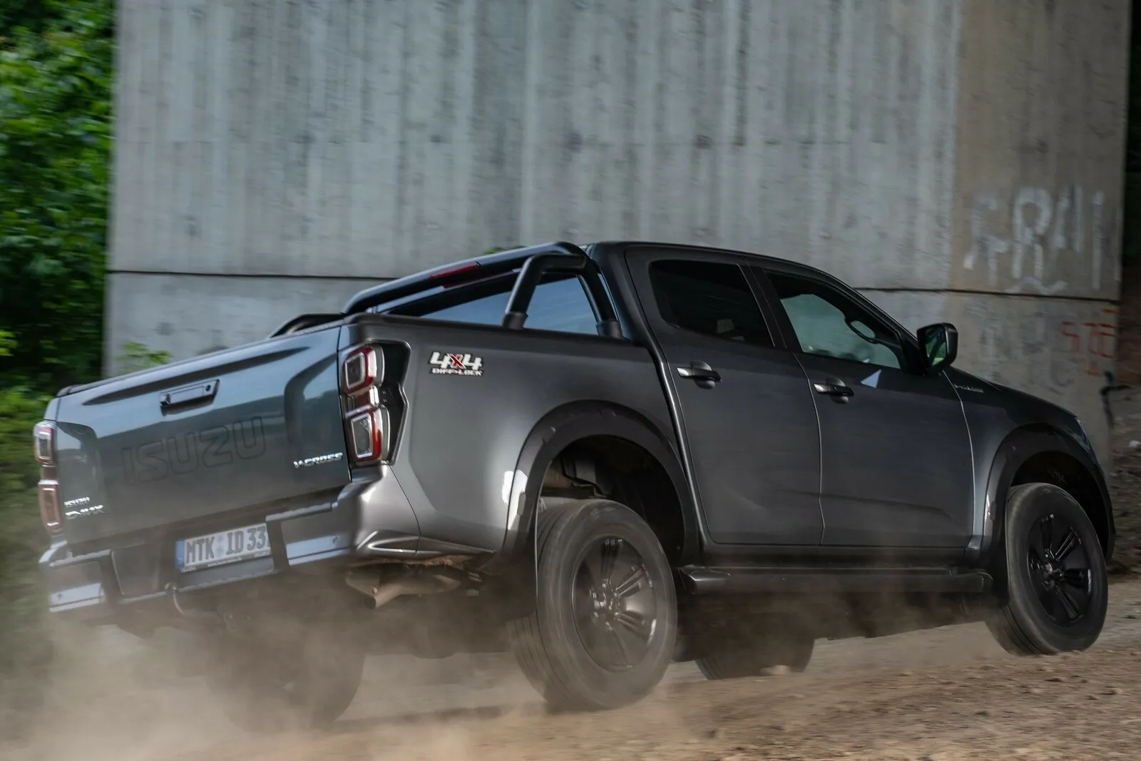Pick-up durch und durch: In allen Disziplinen beweist Isuzu ein scharfsinniges Marktverständnis und liefert einen qualitativ guten Job ab. Zu empfehlen ist der D-Max V-Cross besonders für längere Strecken – auch über Stock und Stein.