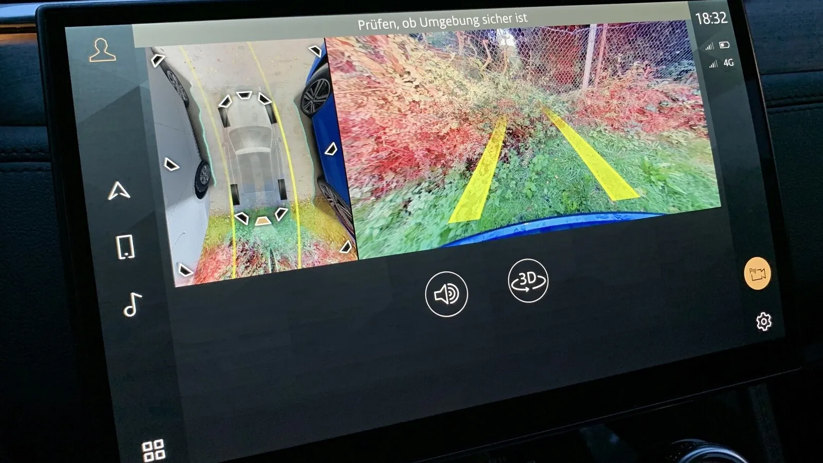 Aus den Daten der verschiedenen Außenkameras am Fahrzeug wird ein 360 Grad Bild erstellt. In der Birdview-Ansicht, wird der Abstand zu Hindernissen farblich kenntlich gemacht.