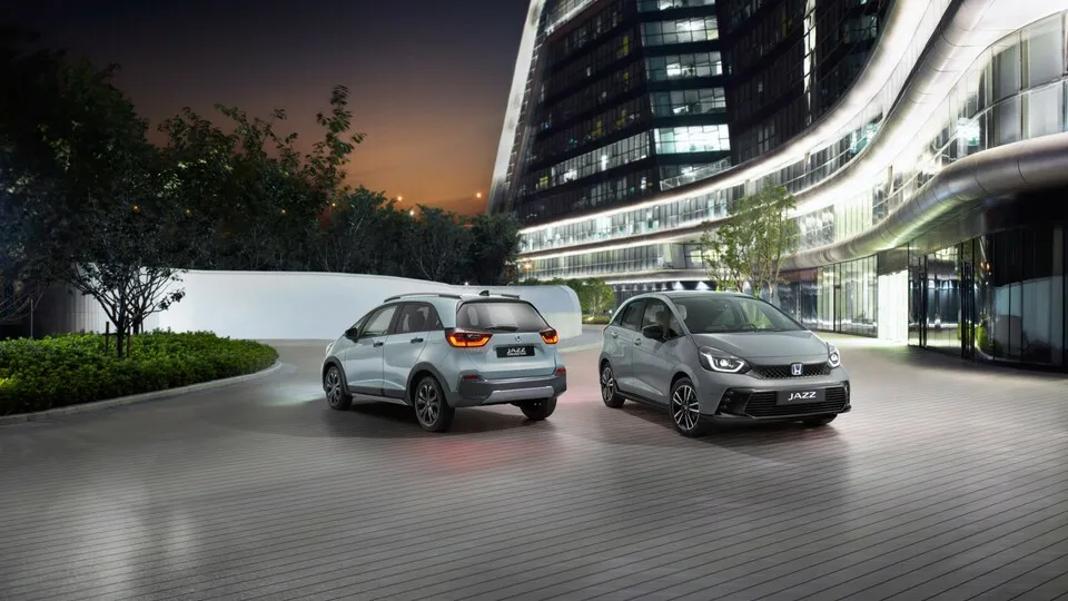 Honda hat sich mit einer Modellpflege dem Jazz und seinem SUV-Bruder Jazz Crossstar angenommen.