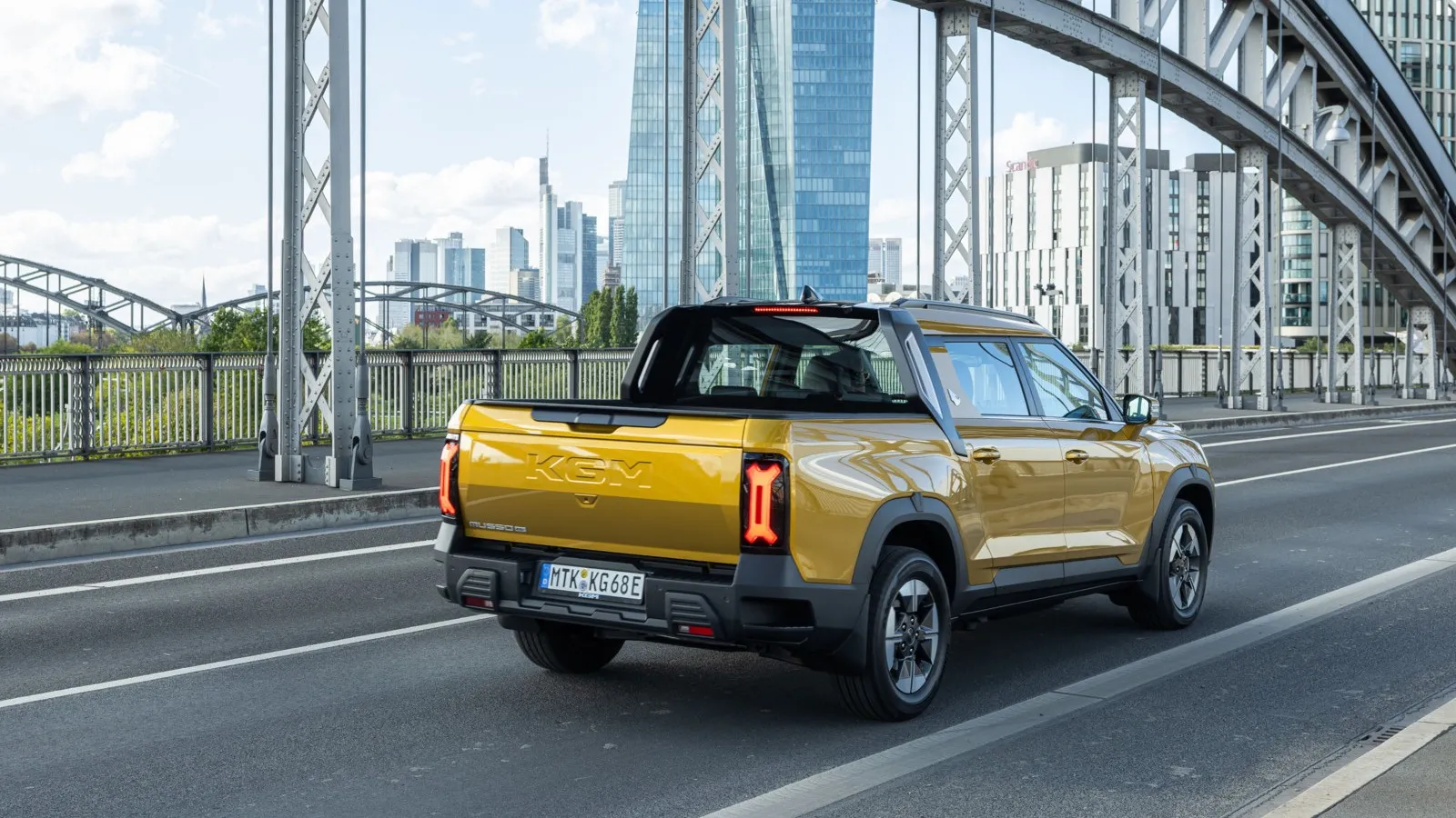 Der Musso Pick-up mit elektrischem Antrieb bietet viel Platz auf der Pritsche.