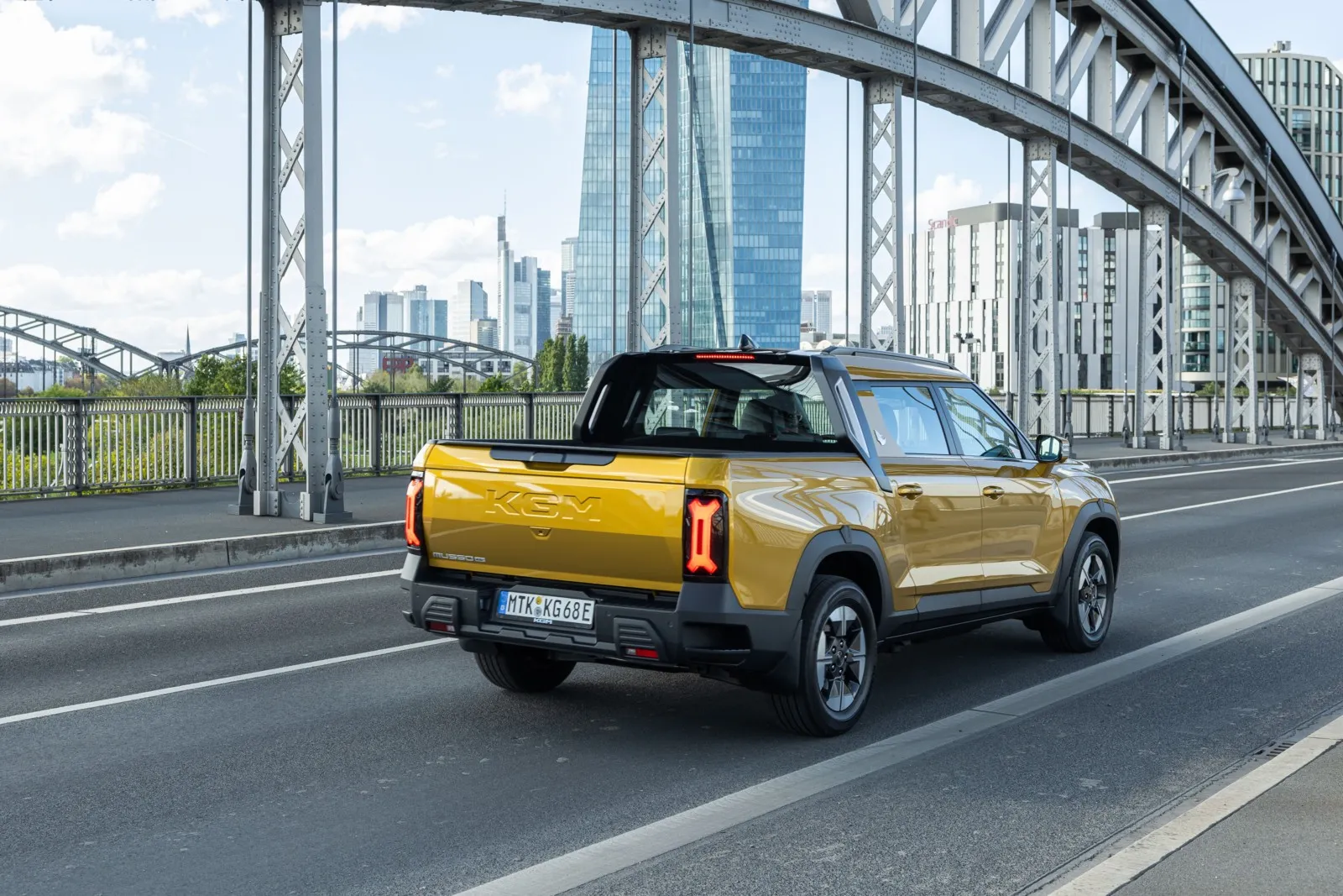 Der Musso Pick-up mit elektrischem Antrieb bietet viel Platz auf der Pritsche.