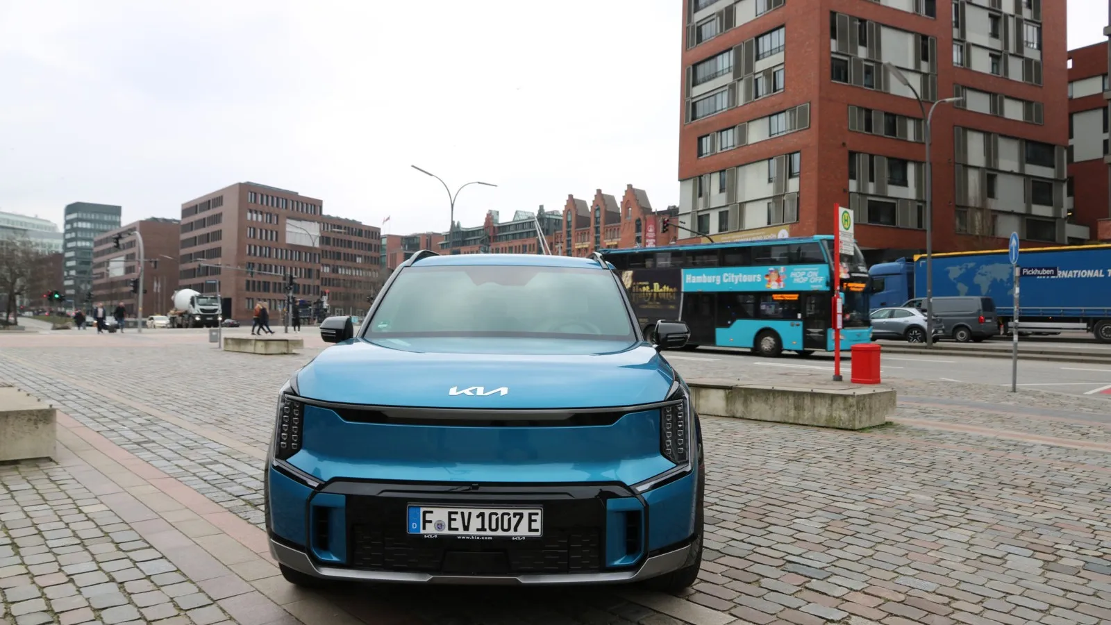 Imposant und kantig wirkt Kias EV9.