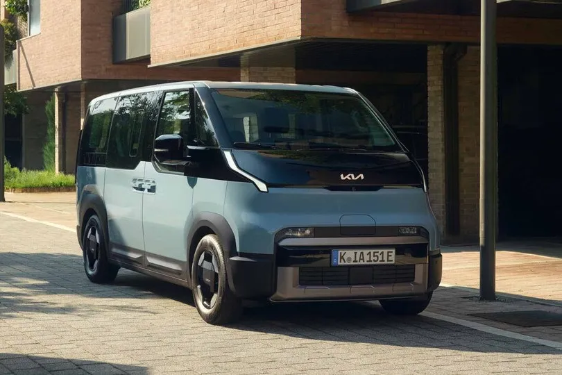 Der Kia PV5 wurde jetzt um Varianten mit sechs und sieben Sitzplätzen erweitert.