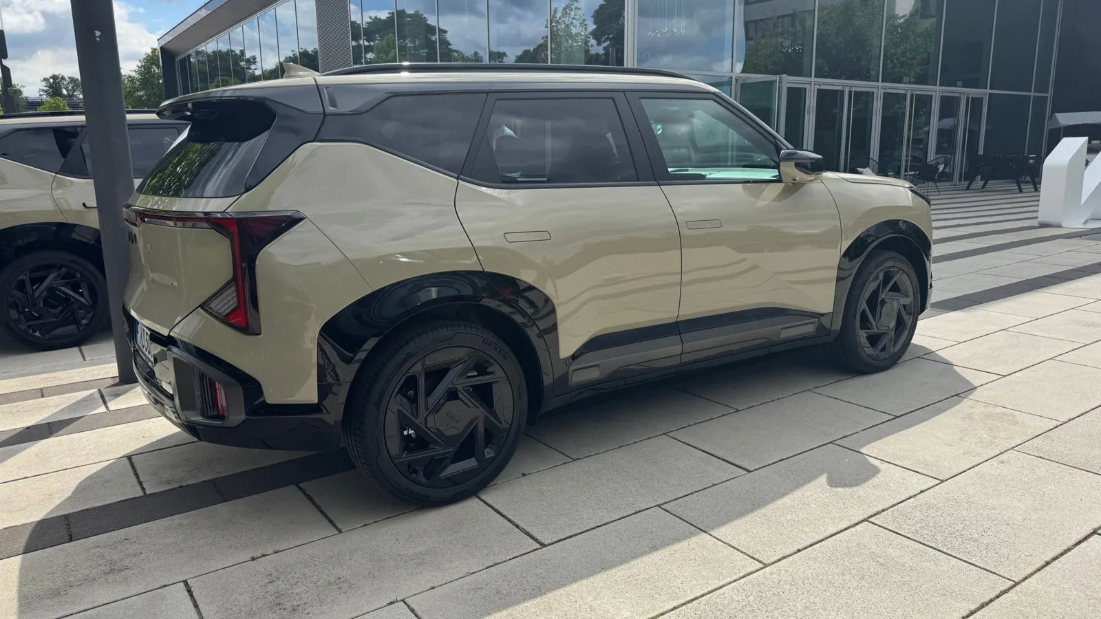 In der Seitenansicht hinterlässt der Kia Seltos einen robusten Eindruck.