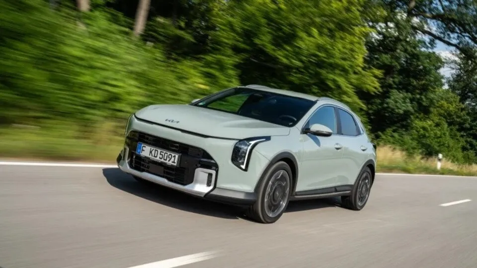 Mit überarbeitetem Design und modernisiertem Cockpit geht der Kia XCeed ins neue Modelljahr.