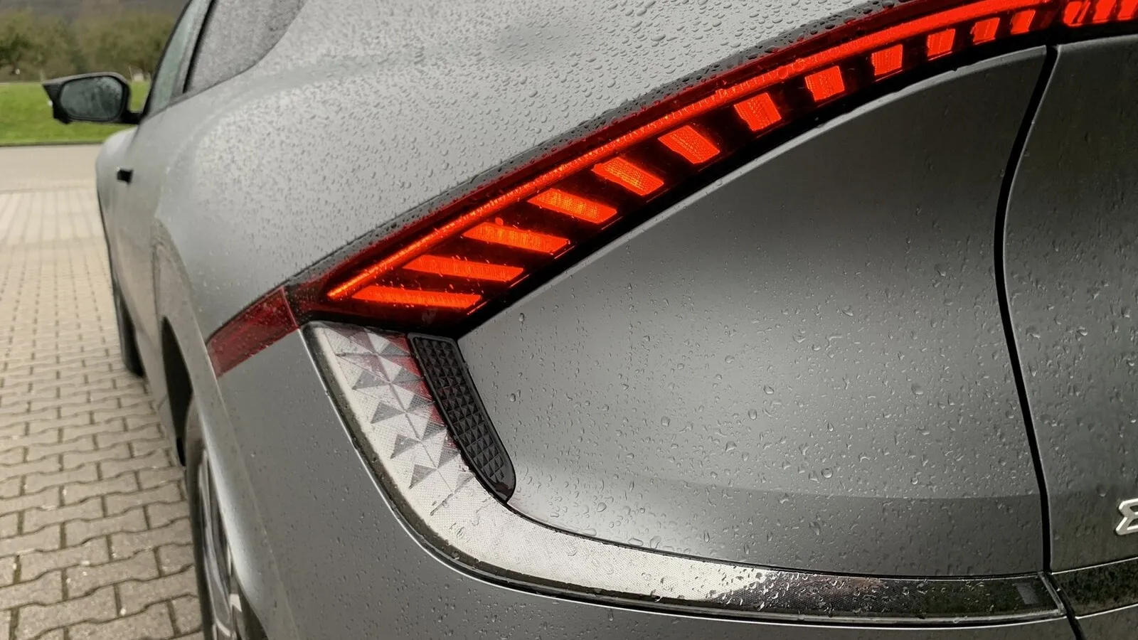 Schöne optische Details , wie hier am Heck, machen den Kia EV 6 zu einem Hingucker.