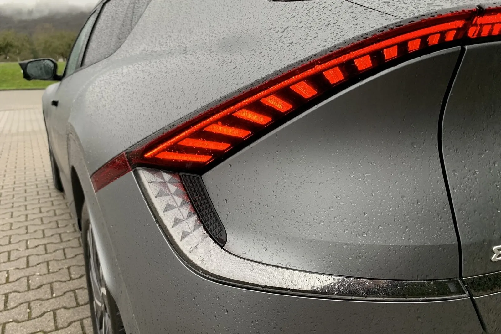 Schöne optische Details , wie hier am Heck, machen den Kia EV 6 zu einem Hingucker.
